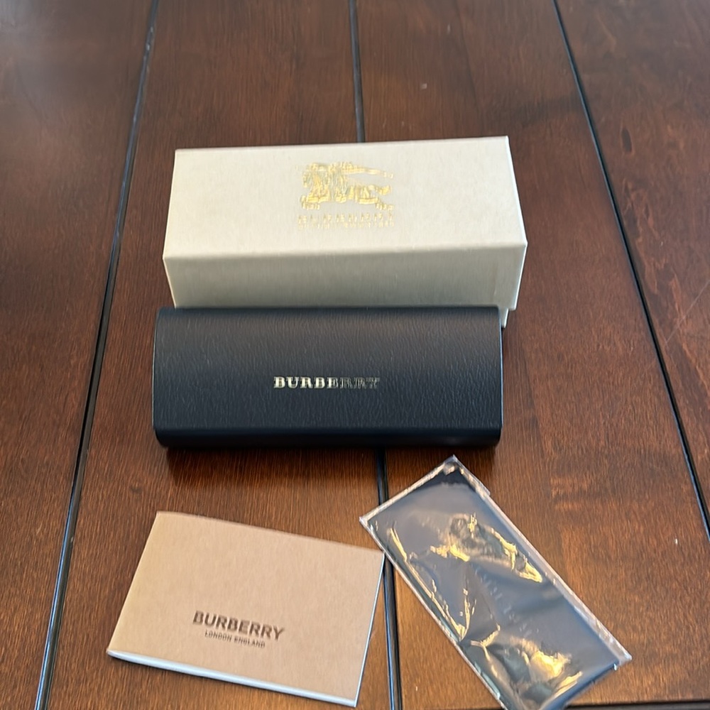 Burberry Sunglasses - Picture 6 of 7